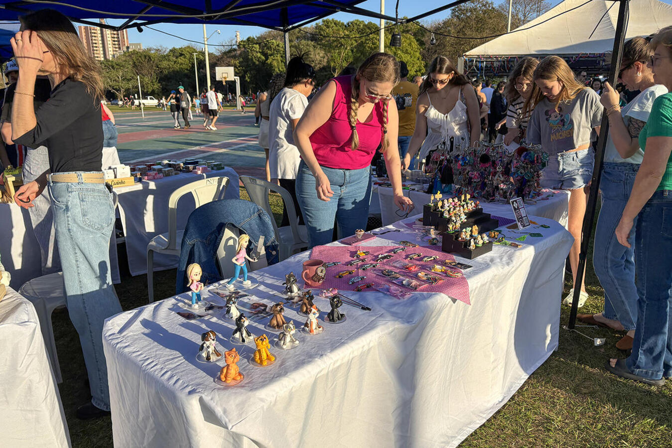 Evento promovido no sábado (18), no  Diva Paim Barth, comercializou praticamente todos os produtos e reforçou a arrecadação das entidades de proteção animal 