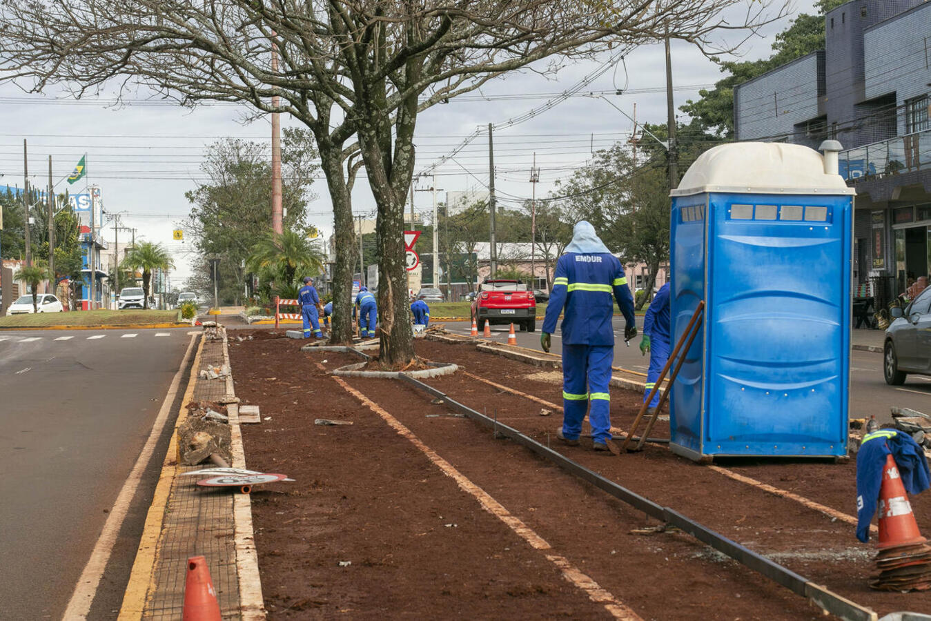 Emdur trabalha ainda na recuperação de ruas e no asfalto rural. Investimentos trazem mais segurança e valorizam a cidade
