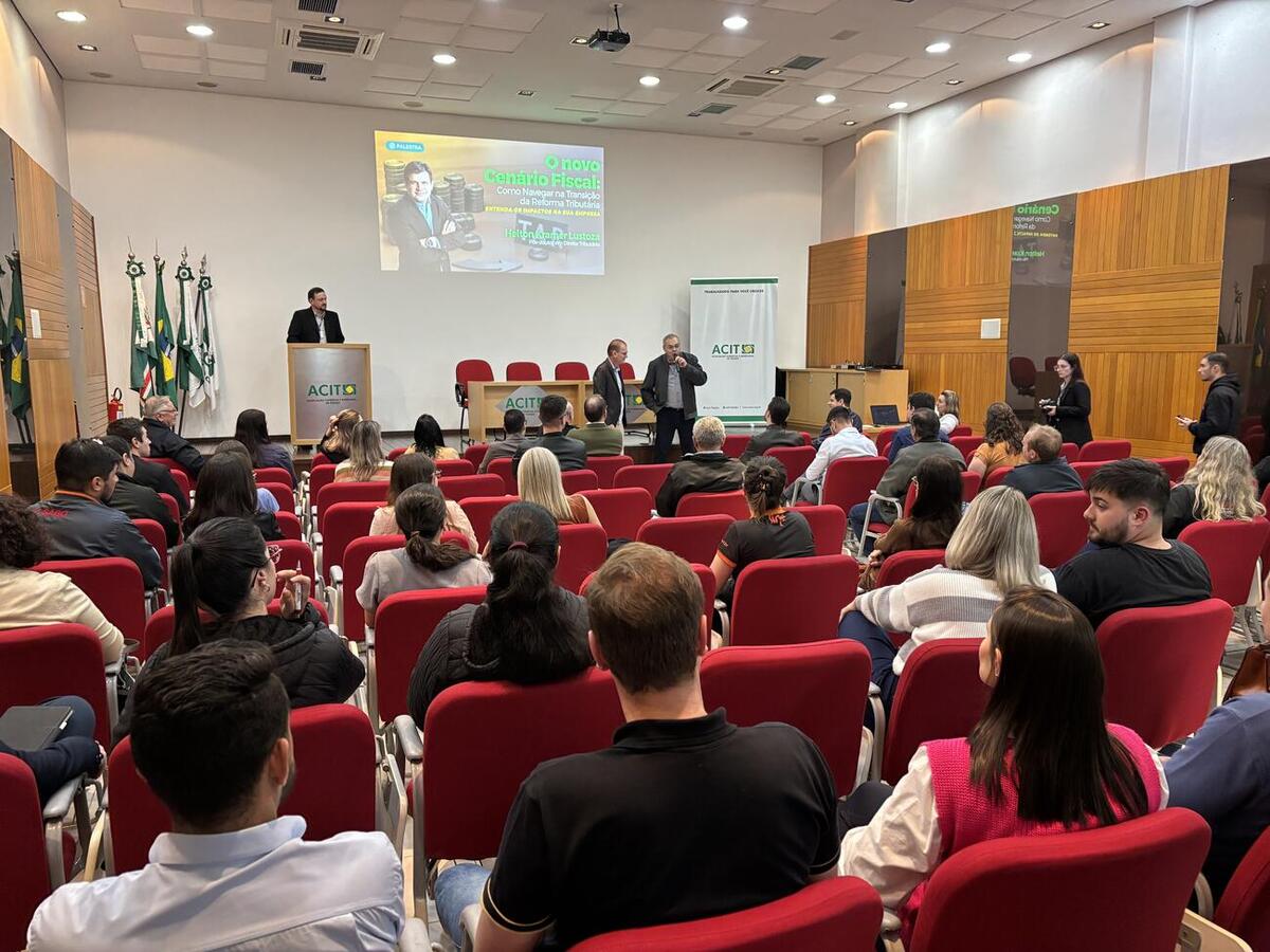 Parceria entre Prefeitura de Toledo e Acit serviu para apresentar à classe empresarial os possíveis impactos na economia local após a reforma ser implantada