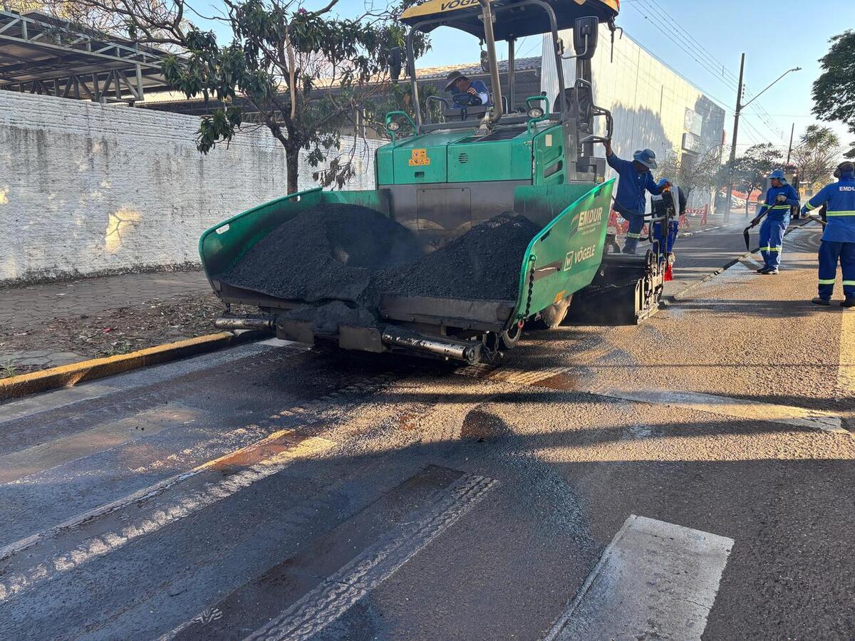 Trabalho de recape está sendo realizado pela Empresa de Desenvolvimento Urbano e Rural de Toledo (Emdur) dentro do programa de recuperação da malha asfátlica