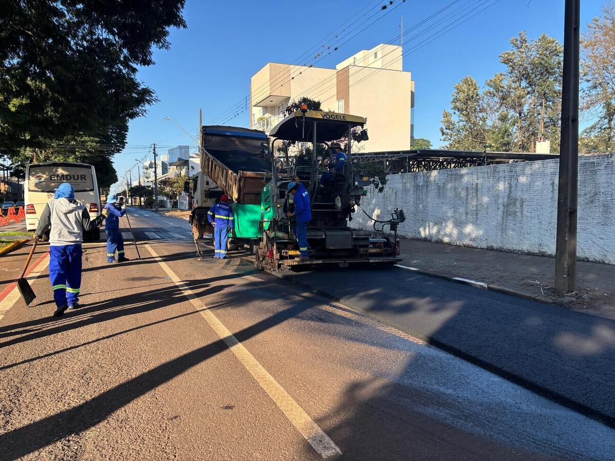 Trabalho de recape está sendo realizado pela Empresa de Desenvolvimento Urbano e Rural de Toledo (Emdur) dentro do programa de recuperação da malha asfátlica