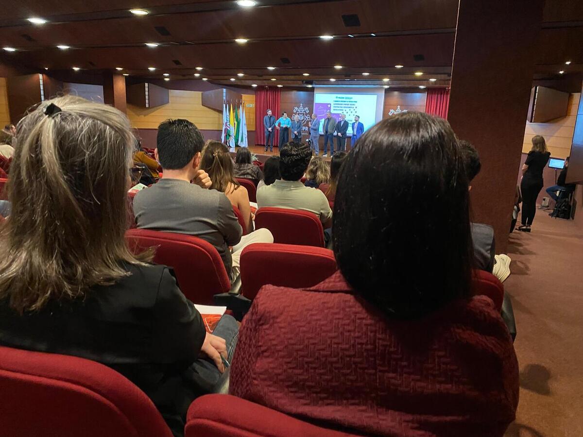 Nesta sexta-feira (31) a Secretaria de Desenvolvimento Humano e Social realizou no auditório da PUC um evento de conscientização e enfrentamento ao tráfico de pessoas