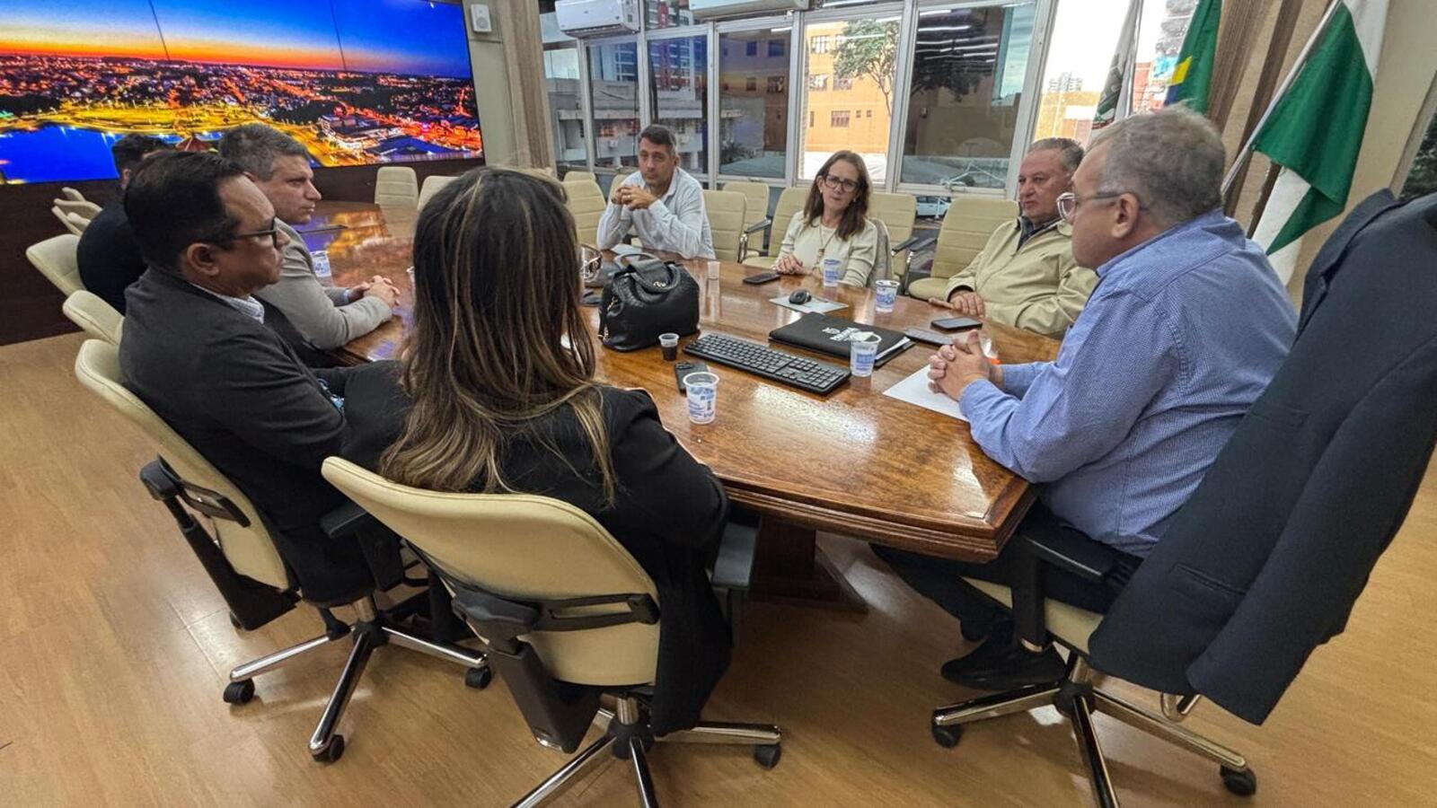 Prefeito Mario Costenaro recebeu, nesta terça-feira (21), direção da unidade em Toledo para conhecer os projetos de ampliação no município