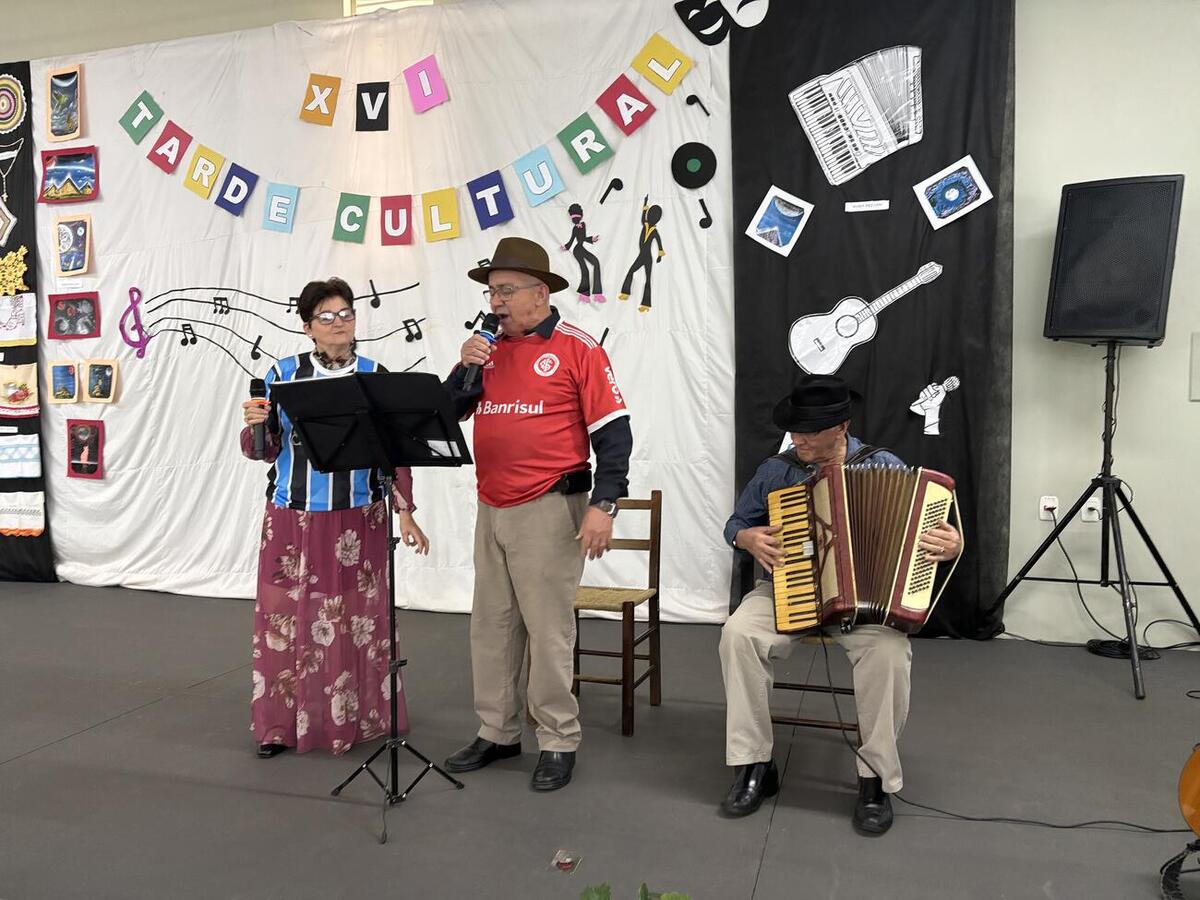 Evento teve apresentações culturais, exposição de artesanato e atividades em comemoração ao Dia dos Avós