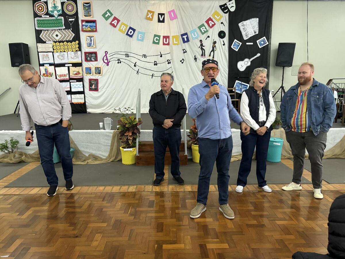 Evento teve apresentações culturais, exposição de artesanato e atividades em comemoração ao Dia dos Avós