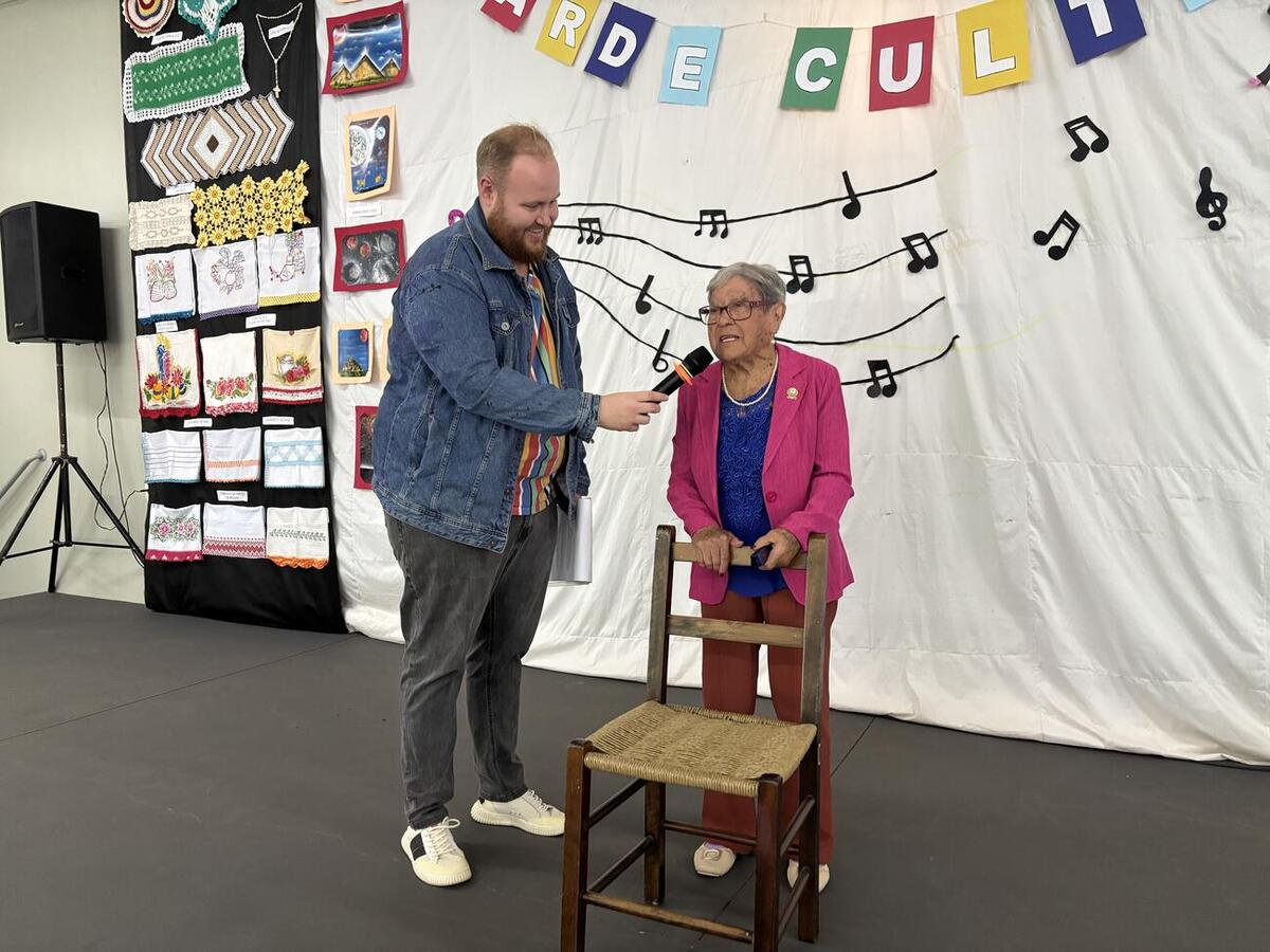 Evento teve apresentações culturais, exposição de artesanato e atividades em comemoração ao Dia dos Avós