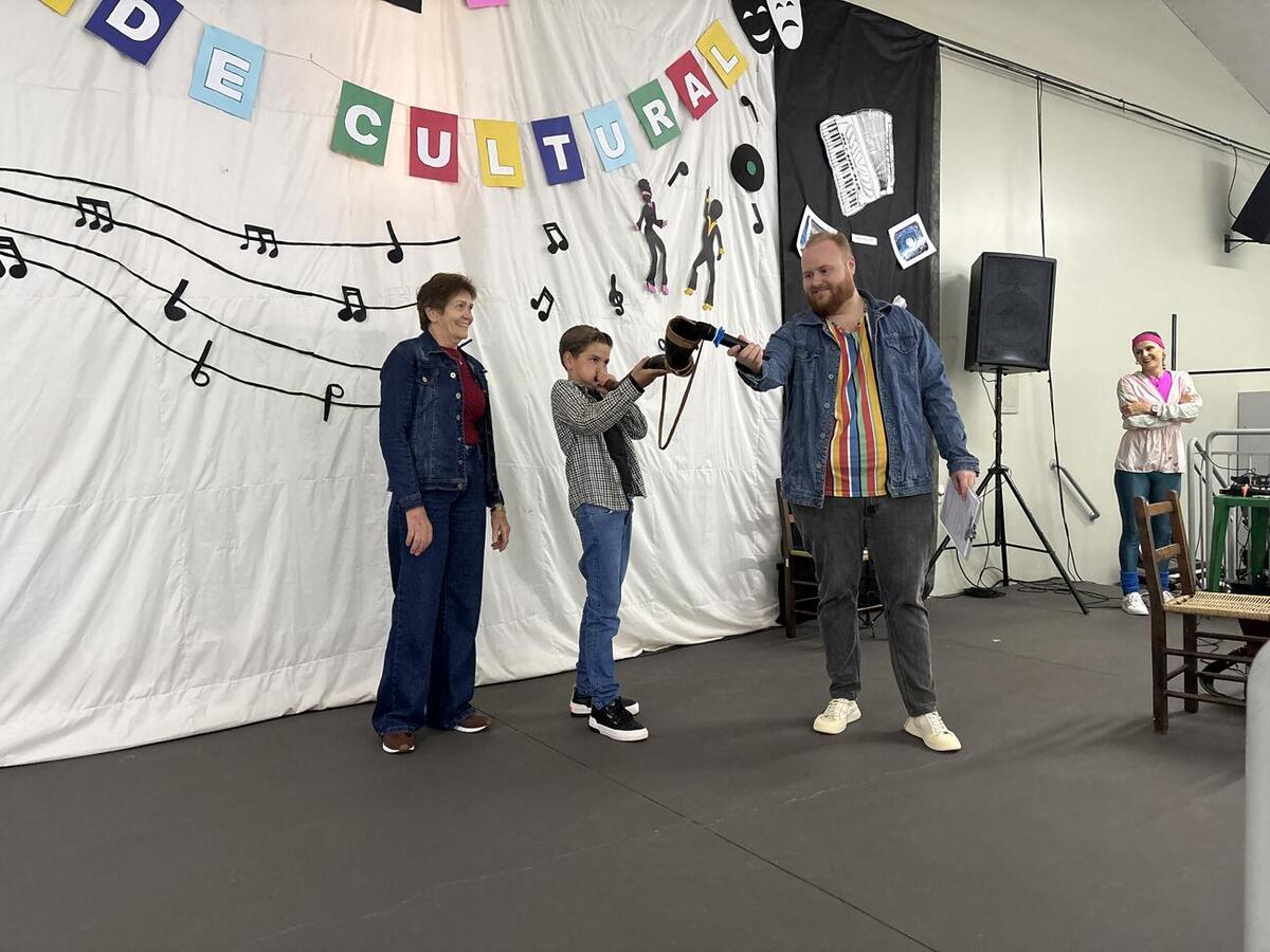 Evento teve apresentações culturais, exposição de artesanato e atividades em comemoração ao Dia dos Avós