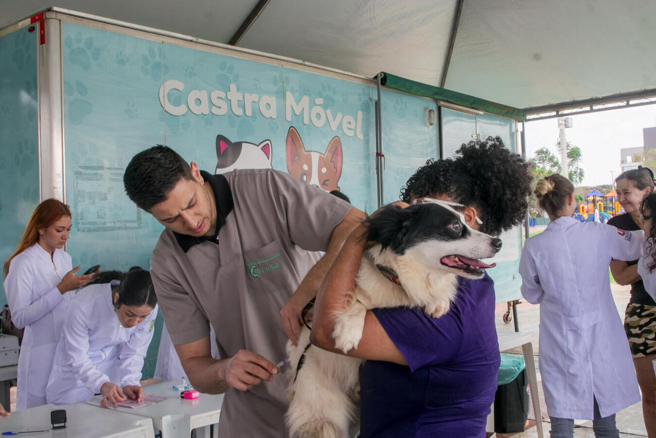 Ação neste sábado (15), do Departamento de Proteção e Defesa Animal, teve o apoio dos cursos de Medicina Veterinária dos câmpus locais da Unipar e da PUCPR