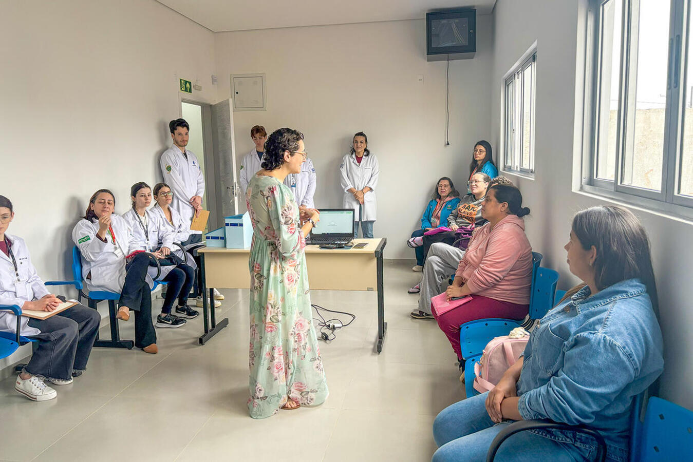 Projeto desenvolvido pela UBS do Santa Clara IV promove reuniões mensais nas quais as mamães expõem suas dificuldades e ouvem conselhos de especialistas