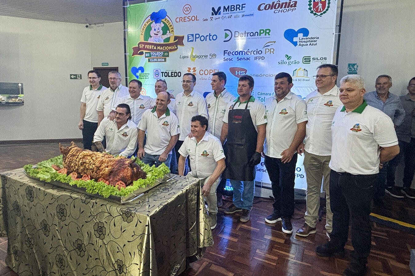 Jantar realizado no Clube Caça e Pesca na última sexta (14) reuniu autoridades e teve desfile das candidatas à Rainha do principal evento gastronômico do município