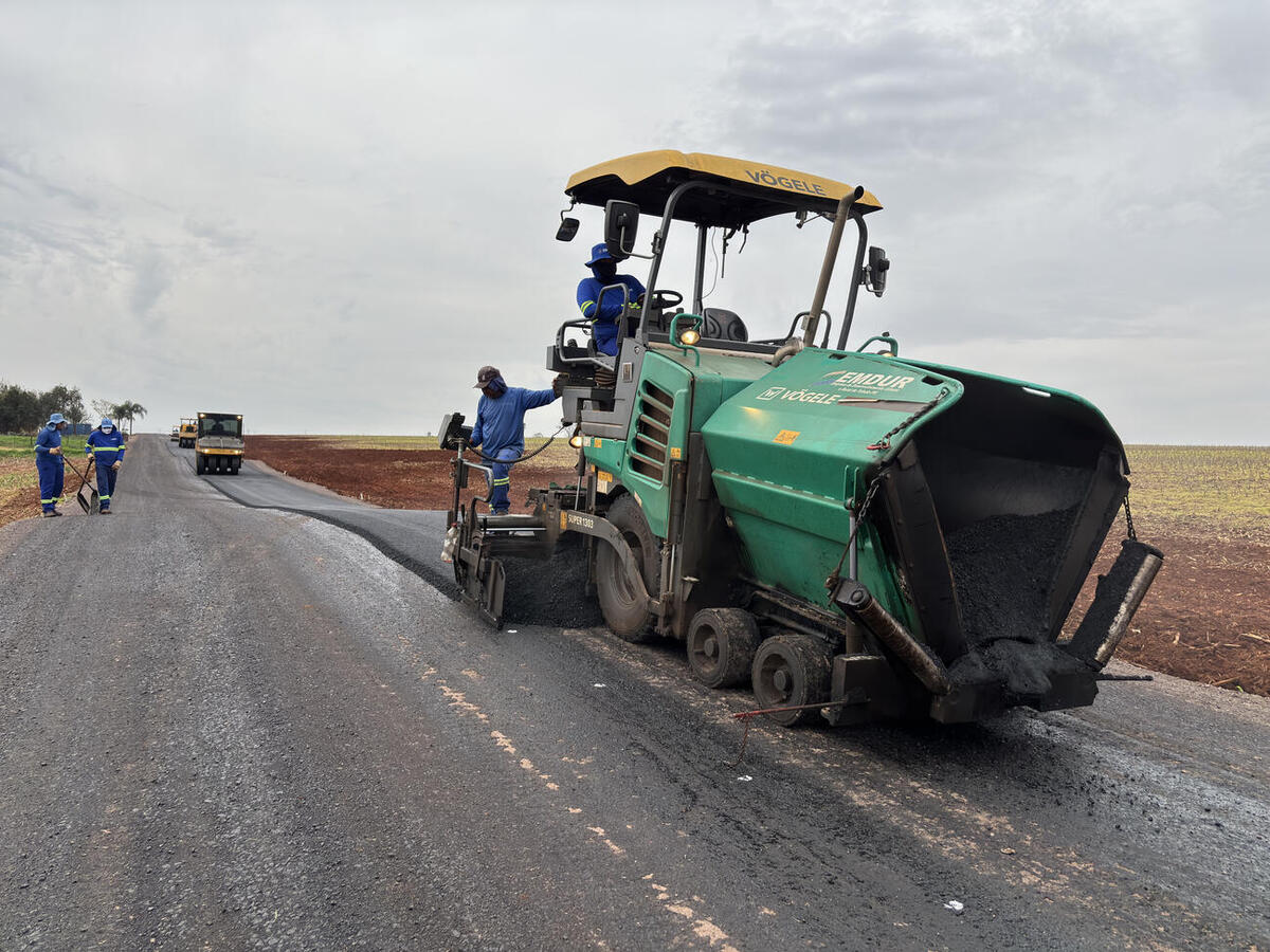 Obra tem extensão de 1,52 quilômetro e investimento de  R$ 1.782.733,10 e faz parte do pacote de investimentos nas estradas do interior com asfalto novo