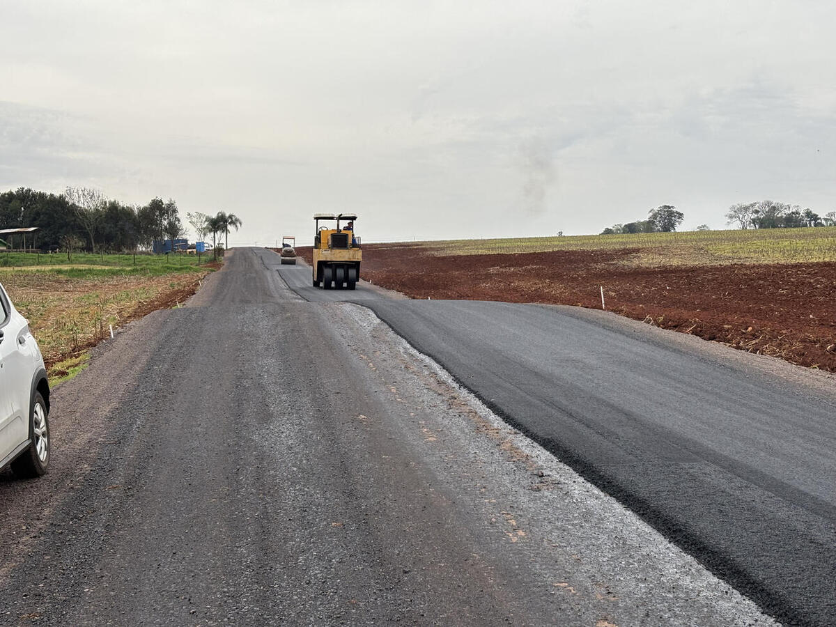 Obra tem extensão de 1,52 quilômetro e investimento de  R$ 1.782.733,10 e faz parte do pacote de investimentos nas estradas do interior com asfalto novo
