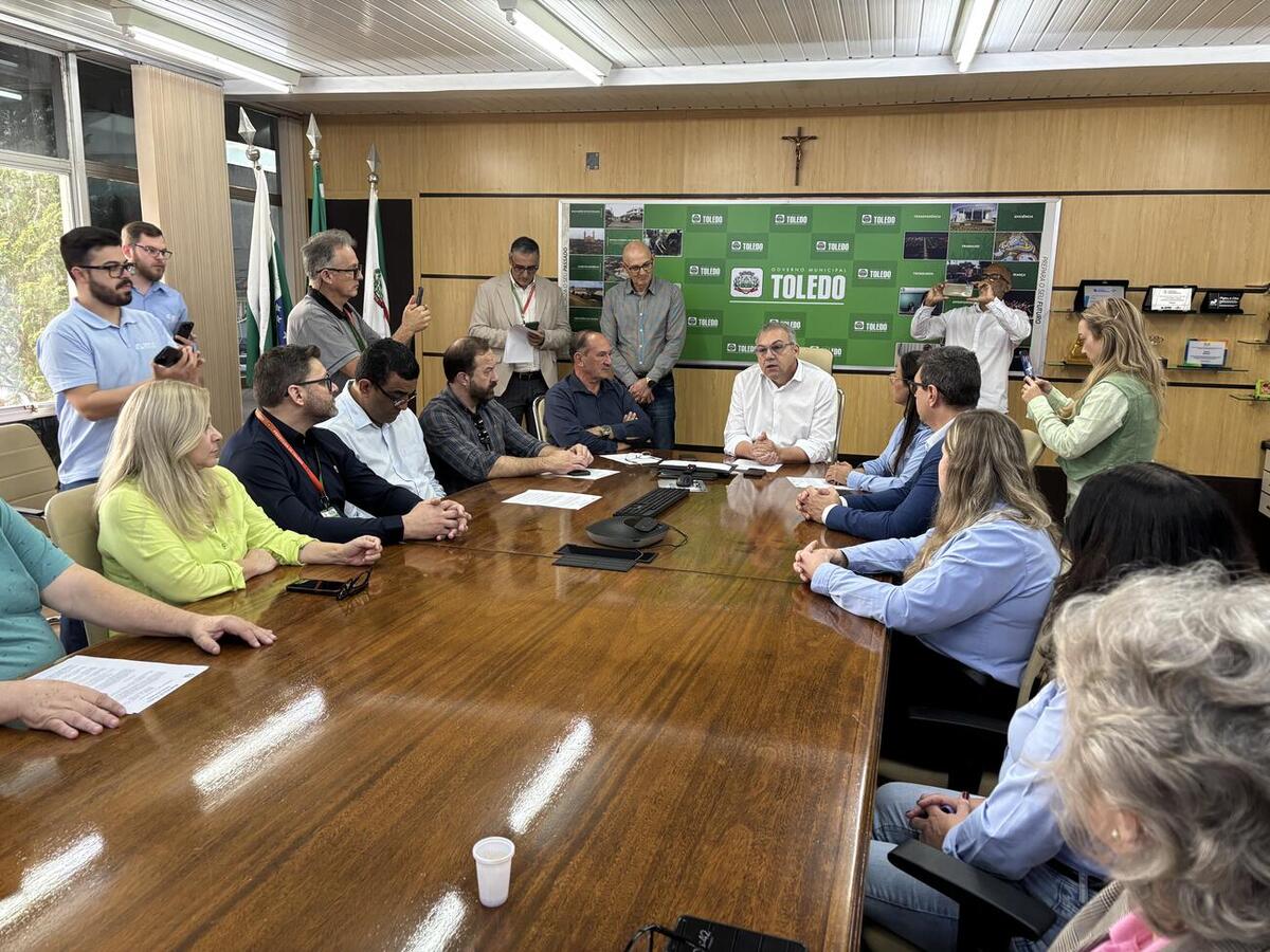 Solenidade de assinatura do Decreto nº 1.961 foi realizada nesta quinta-feira (13), no Gabinete do Prefeito