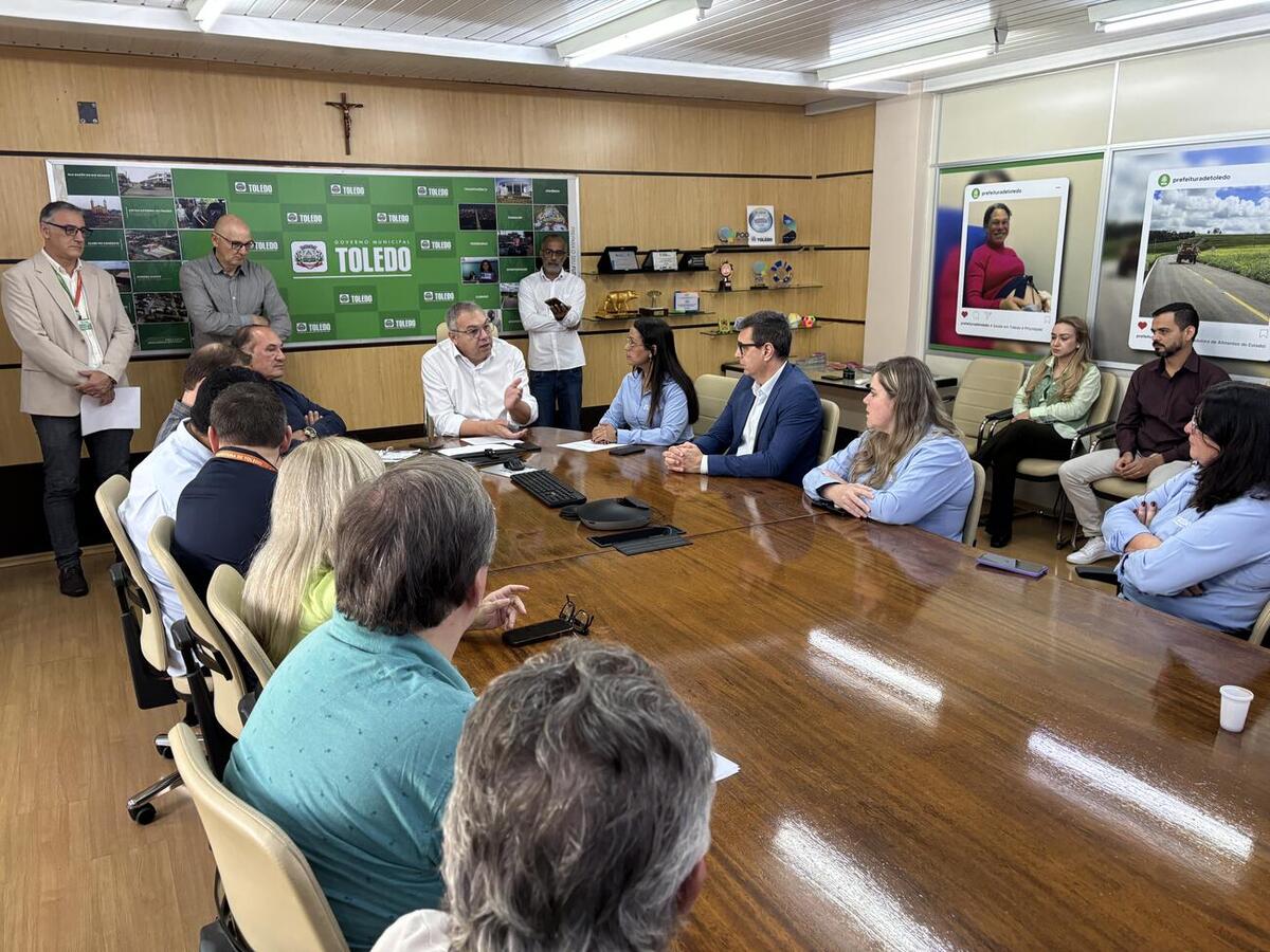 Solenidade de assinatura do Decreto nº 1.961 foi realizada nesta quinta-feira (13), no Gabinete do Prefeito
