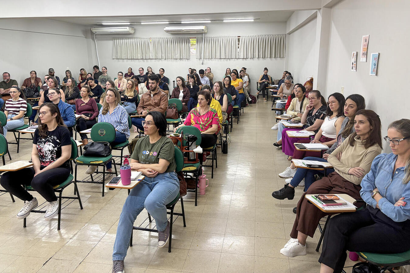 Secretária da Mulher, Eliane Bombardelli, ministrou, na manhã desta sexta (28) a primeira palestra voltada a servidores públicos municipais e membros de conselhos