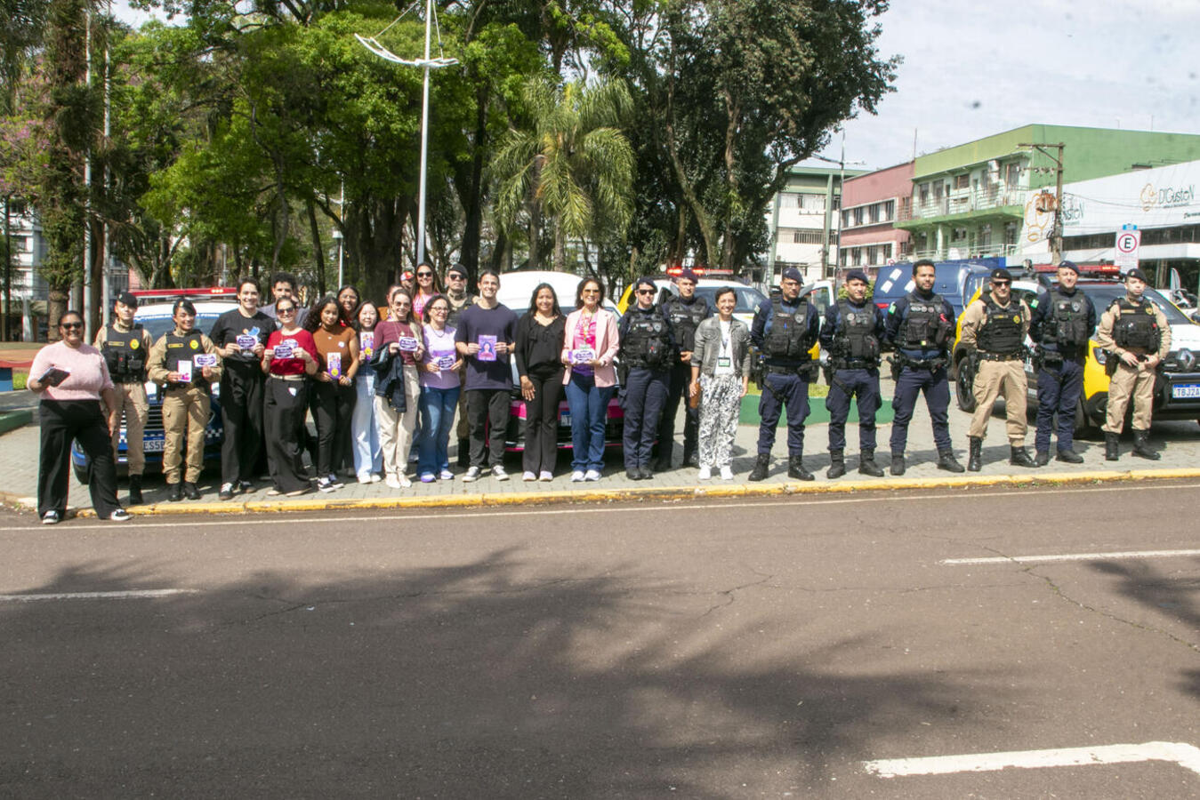 Ação promovida nesta terça (25) pela Secretaria Municipal da Mulher contou com apoio das Patrulhas Maria da Penha da Guarda Municipal e da Polícia Militar
