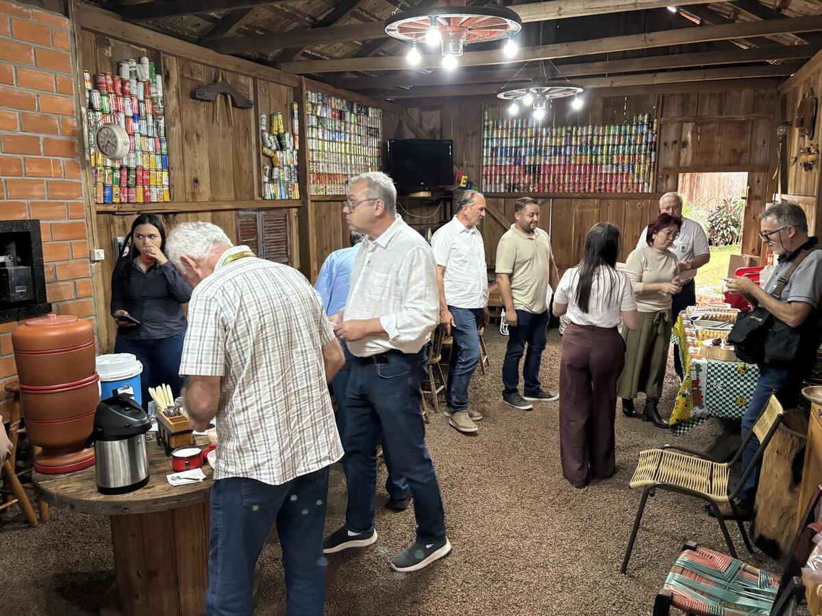 Programação foi encerrada nesta terça-feira (4) com café rural em propriedade que representa a sucessão familiar no campo