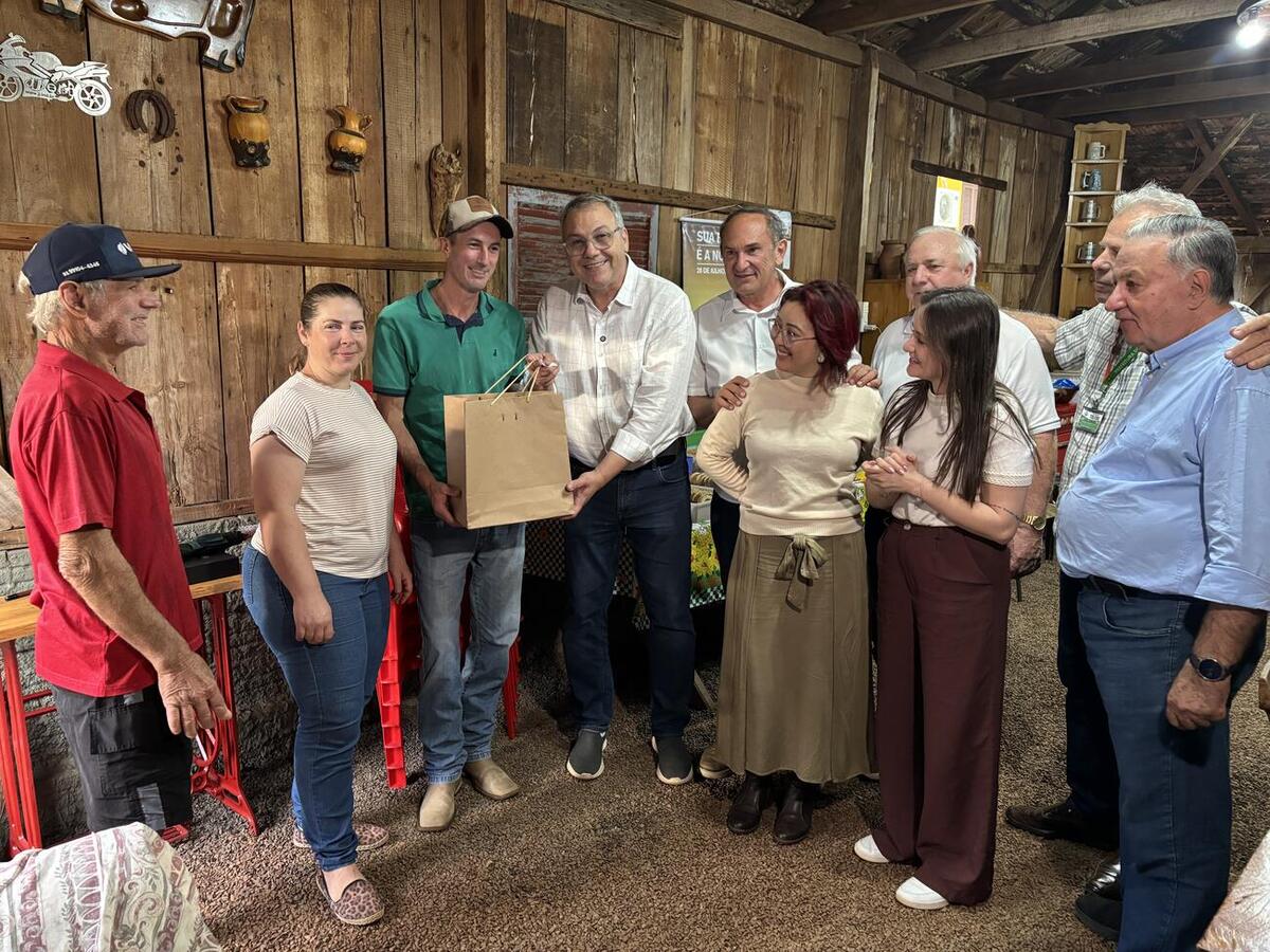 Programação foi encerrada nesta terça-feira (4) com café rural em propriedade que representa a sucessão familiar no campo
