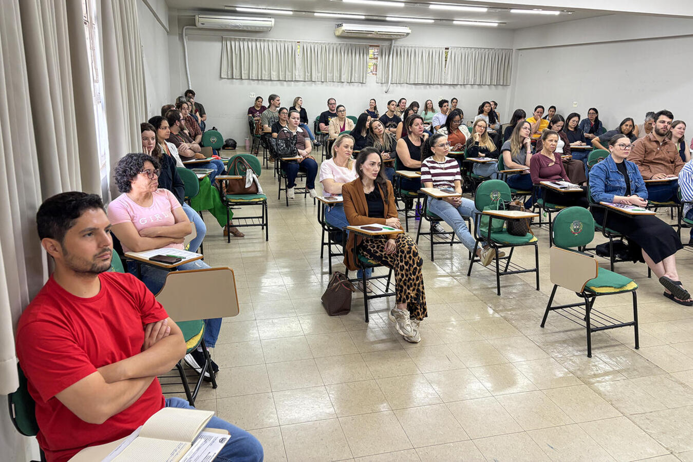 Secretária da Mulher, Eliane Bombardelli, ministrou, na manhã desta sexta (28) a primeira palestra voltada a servidores públicos municipais e membros de conselhos
