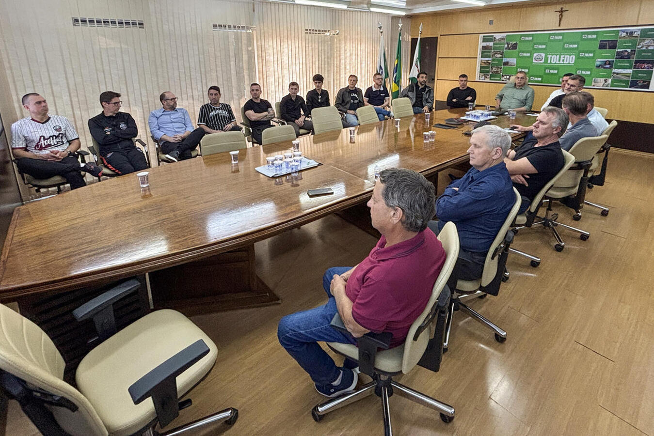 Executivos do Toledo Futsal Clube pediram apoio a proposta detalhada em encontro realizado na Sala de Reuniões do Gabinete do Prefeito, na tarde desta segunda (24)