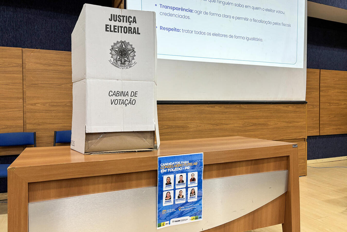Servidores que trabalharão no pleito, marcado para o próximo dia 30, participaram de encontro realizado na tarde desta segunda-feira (24) no Auditório Acary OIiveira 