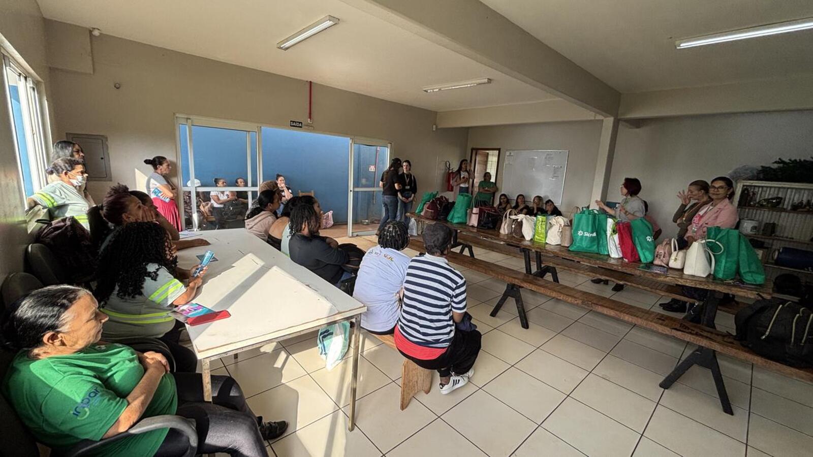 Kits foram arrecadados durante o evento Toodas no Agro e entregues pela Secretaria da Mulher em parceria com a Secretaria de Agricultura e Proteína Animal