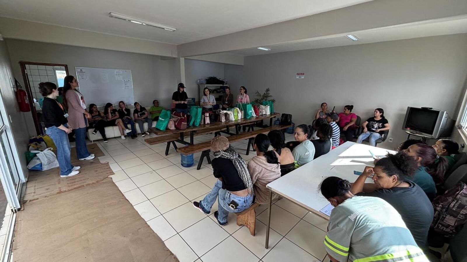 Kits foram arrecadados durante o evento Toodas no Agro e entregues pela Secretaria da Mulher em parceria com a Secretaria de Agricultura e Proteína Animal