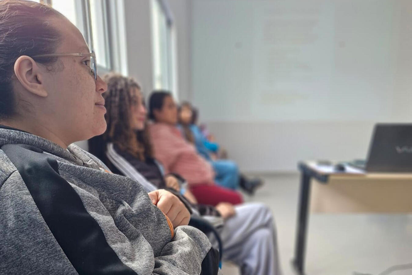 Projeto desenvolvido pela UBS do Santa Clara IV promove reuniões mensais nas quais as mamães expõem suas dificuldades e ouvem conselhos de especialistas