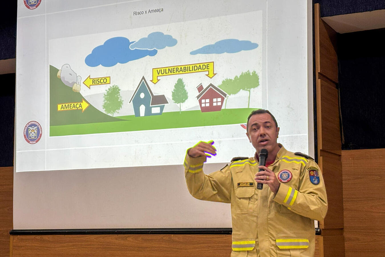 Ato realizado na noite desta quarta (19) no Auditório Acary Oliveira foi prestigiado por autoridades e contou com a presença de lideranças comunitárias da cidade e do interior