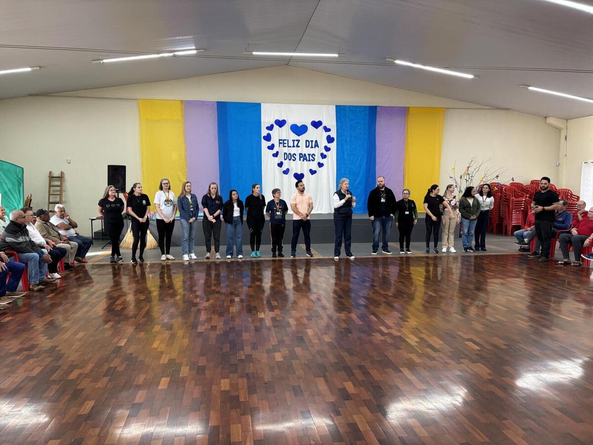 Atividade exclusiva para homens, realizada na manhã desta quarta-feira (5), contou com brincadeiras em equipe, homenagens, danças e café da manhã