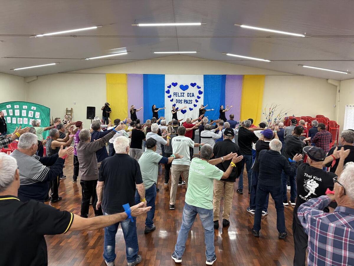 Atividade exclusiva para homens, realizada na manhã desta quarta-feira (5), contou com brincadeiras em equipe, homenagens, danças e café da manhã