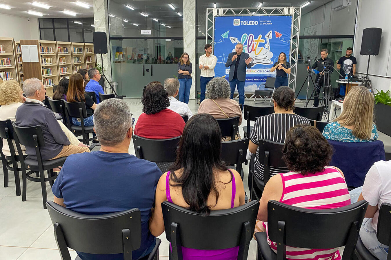 Abertura oficial da edição 2026 da Festa Literária de Toledo ocorreu no sábado (1º); no dia seguinte, vencedores do Paulo Leminski e do Edy Braun foram conhecidos
