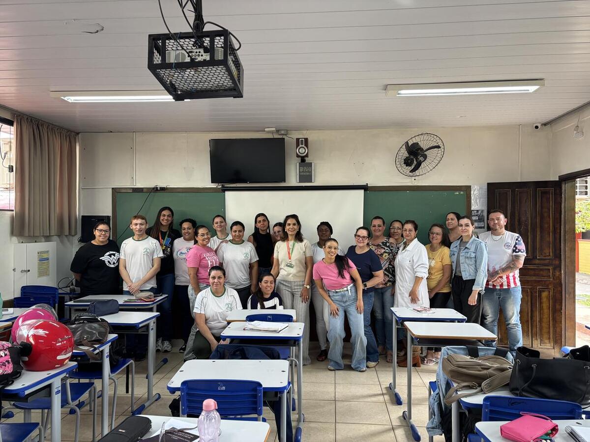 Ação da Secretaria da Mulher foi realizada no Colégio Estadual Dario Vellozo e abordou formas de violência e canais de denúncia