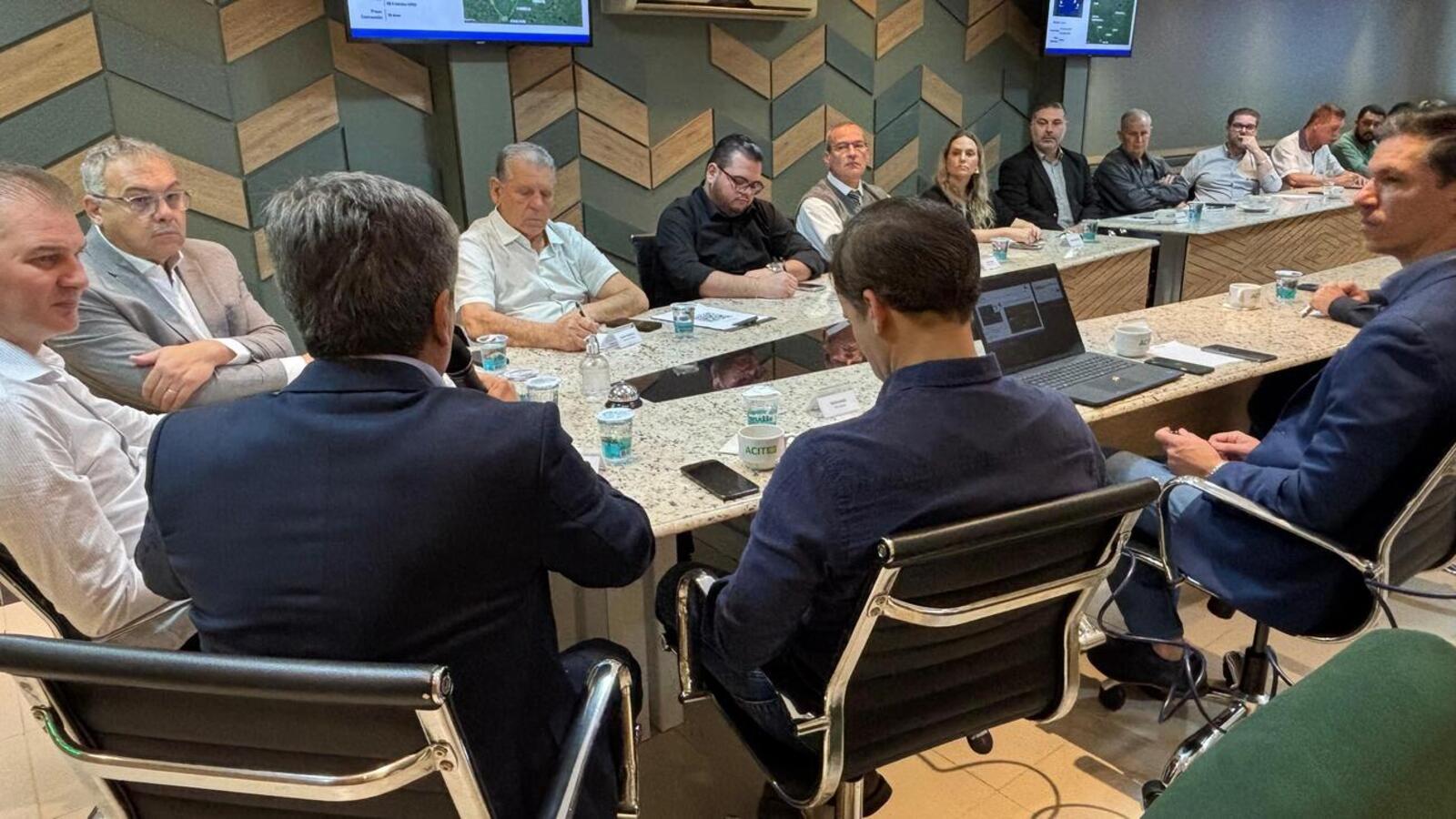 Concessionária que administra o pedágio na BR-163 apresentou na Acit plano de investimentos para os próximos anos e ouviu reivindicações do município e do setor produtivo