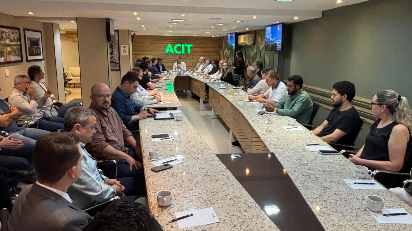 Concessionária que administra o pedágio na BR-163 apresentou na Acit plano de investimentos para os próximos anos e ouviu reivindicações do município e do setor produtivo