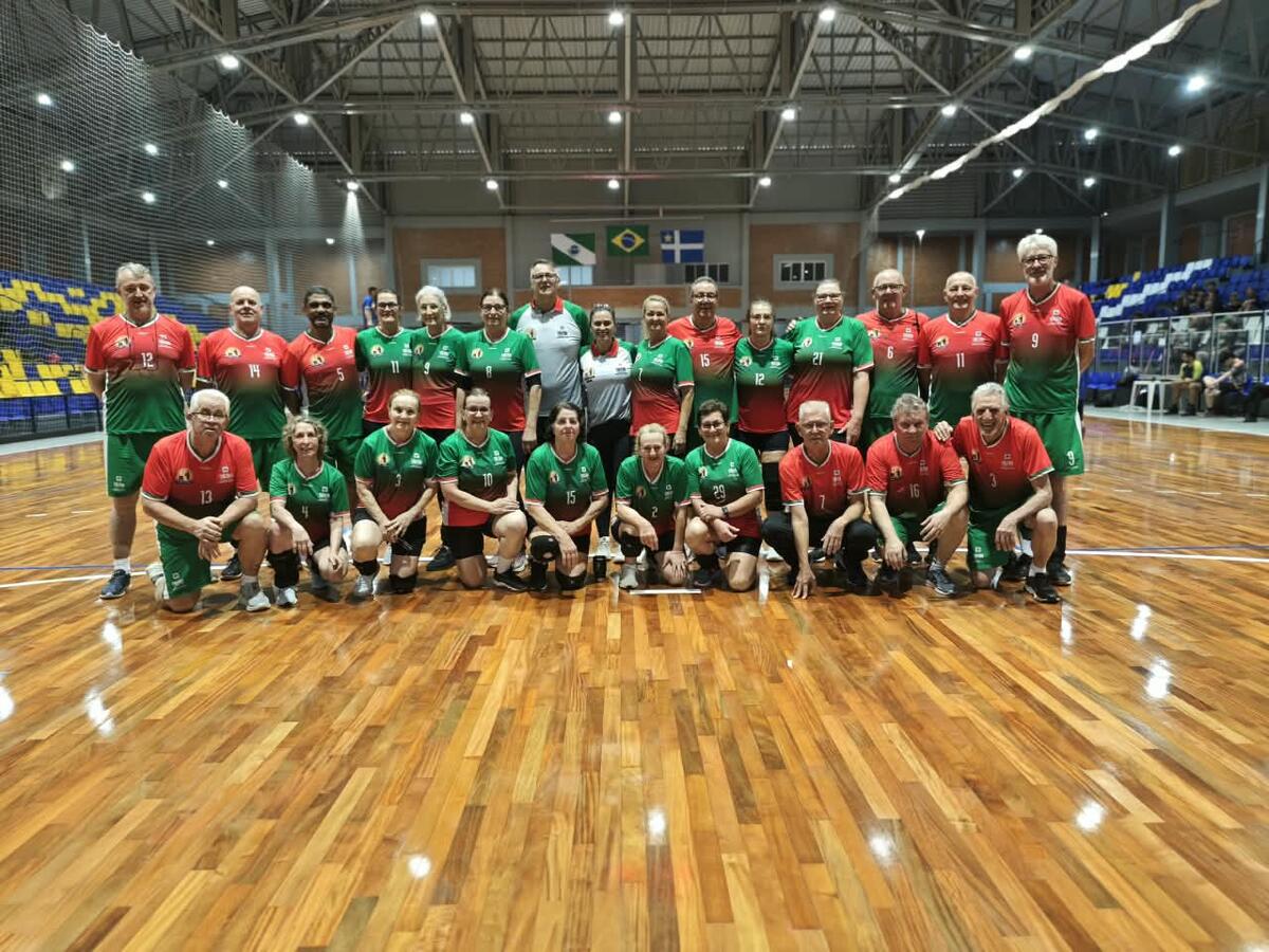 Equipes 60+ de Toledo disputaram a etapa final da competição que reuniu cerca de 500 atletas de 15 municípios