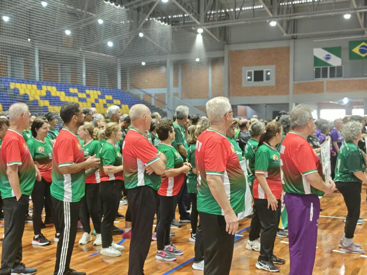 Equipes 60+ de Toledo disputaram a etapa final da competição que reuniu cerca de 500 atletas de 15 municípios