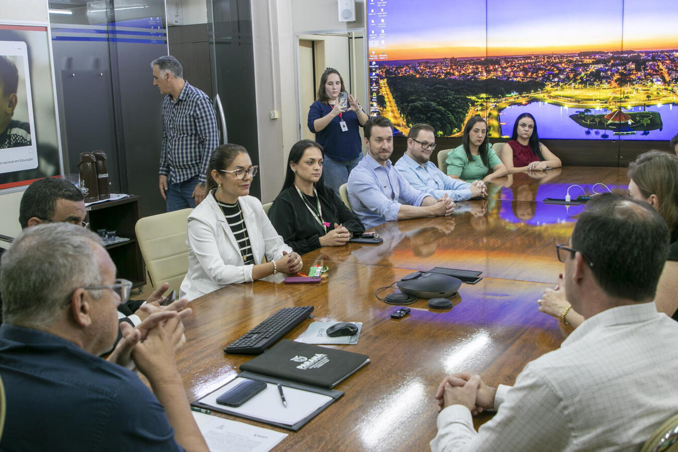 Lançamento do programa reuniu entidades parceiras. Serão 30 vagas ofertadas nesta primeira etapa