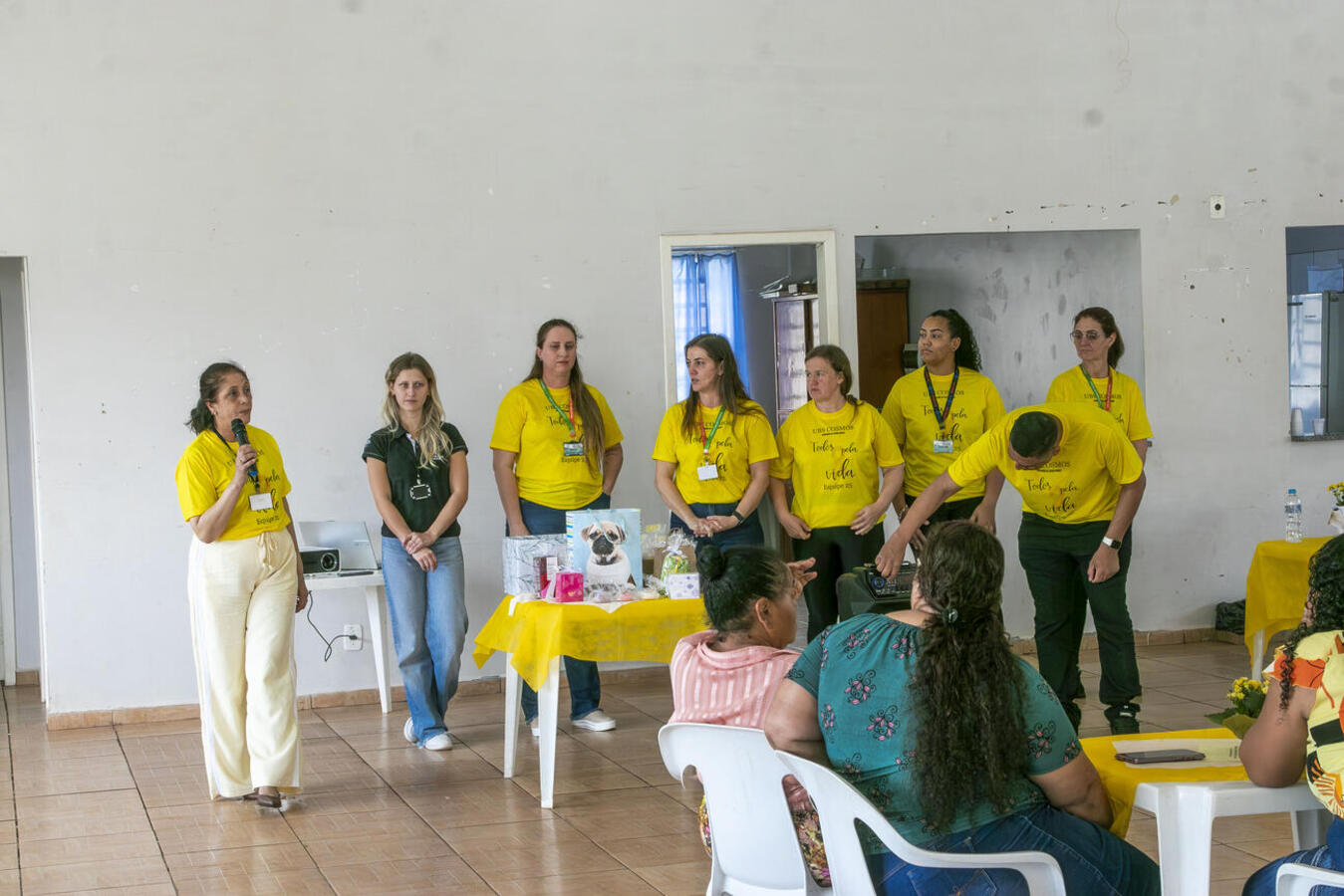 Atividade, nesta segunda-feira (21), reuniu mulheres do entorno da unidade para orientações de saúde e atendimentos gratuitos de beleza e bem-estar