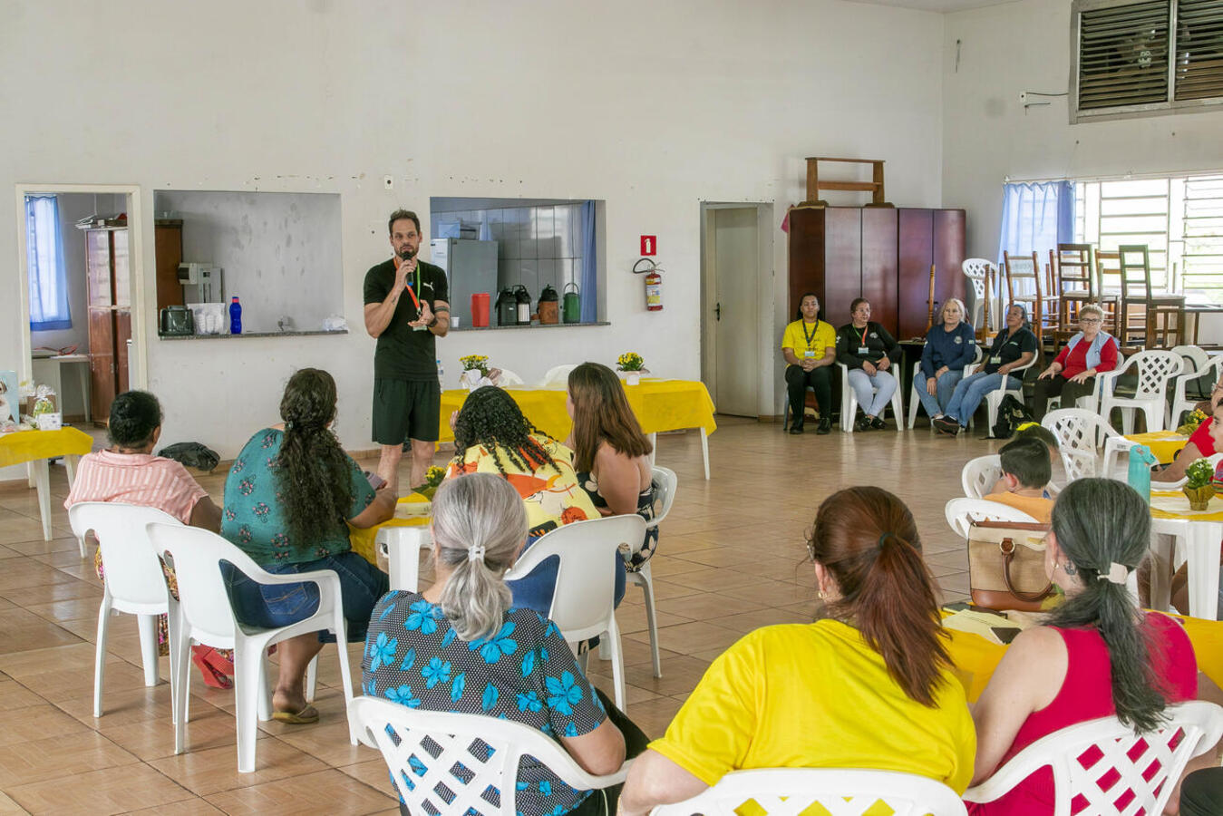 Atividade, nesta segunda-feira (21), reuniu mulheres do entorno da unidade para orientações de saúde e atendimentos gratuitos de beleza e bem-estar