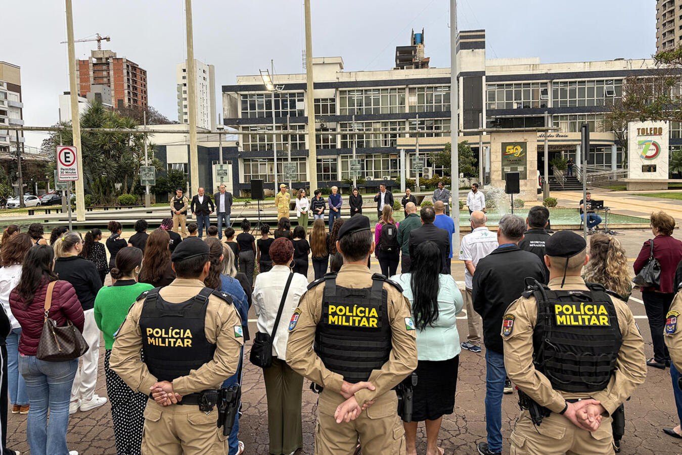 Início da programação cívica ocorreu na manhã desta terça (1º) em solenidade com execução do hino nacional, hasteamento de bandeiras e apresentação artística
