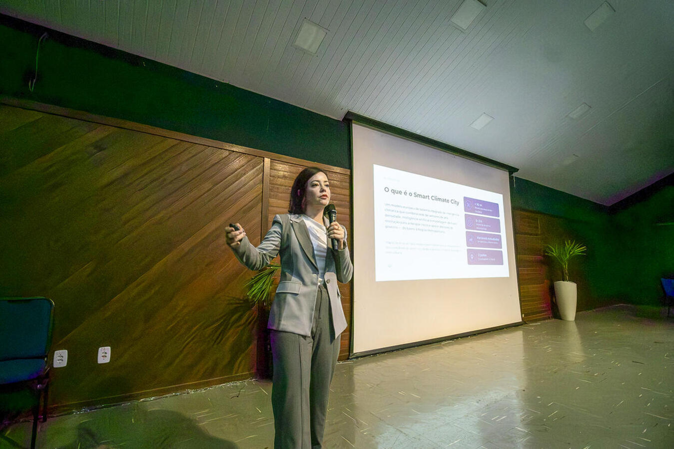 Lançamento local de projeto de inteligência climática do Simepar em parceria com empresa suíça ocorreu na manhã desta sexta (4) no auditório do Ismael Sperafico