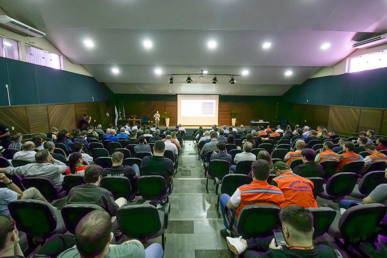 Lançamento local de projeto de inteligência climática do Simepar em parceria com empresa suíça ocorreu na manhã desta sexta (4) no auditório do Ismael Sperafico