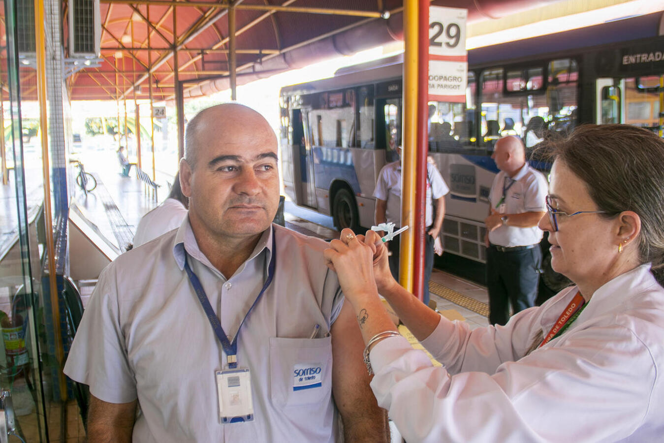 EAP do Centro de Saúde aplicou, nesta segunda (29), 56 doses de imunizantes do calendário adulto; equipe também fez estratificação funcional de 77 idosos