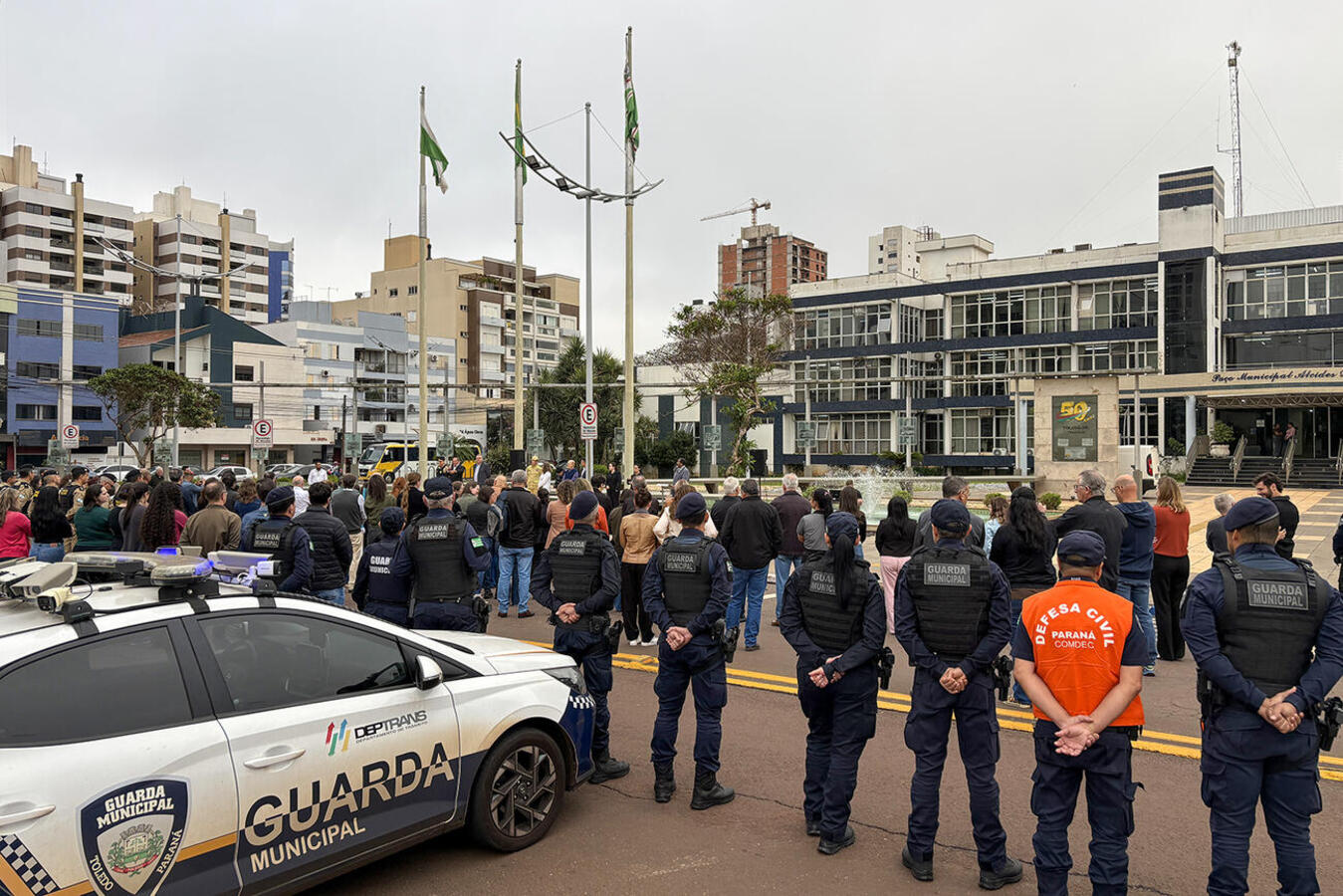 Início da programação cívica ocorreu na manhã desta terça (1º) em solenidade com execução do hino nacional, hasteamento de bandeiras e apresentação artística