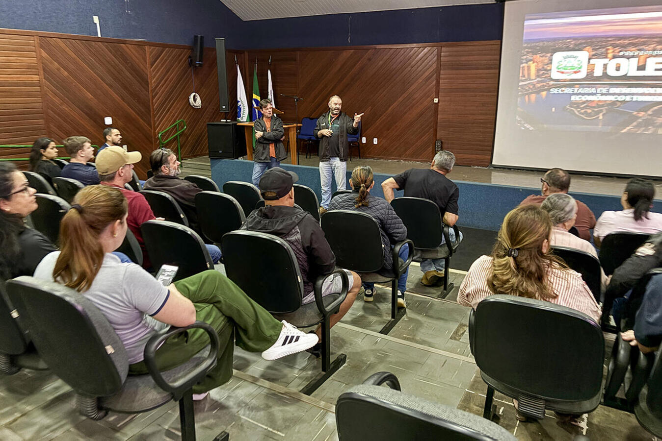 Empresários do setor puderam tirar dúvidas e fazer sugestões em reunião realizada na manhã desta terça-feira (1º) no auditório do Centro de Eventos Ismael Sperafico