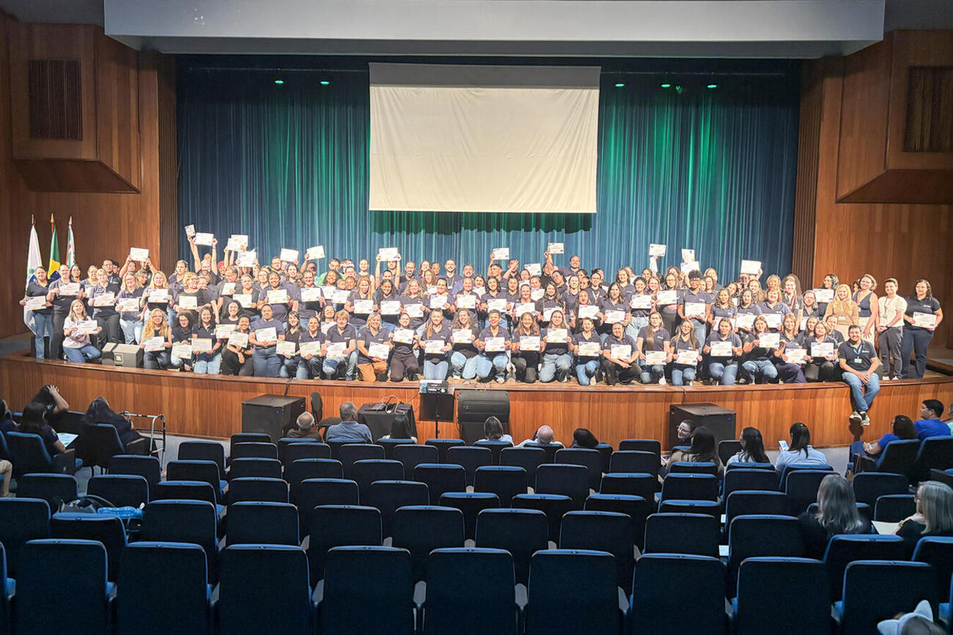 Solenidade no Teatro Municipal na tarde desta terça (29) reuniu 396 ACS e ACE de 16 municípios que concluíram curso técnico oferecido pelo Ministério da Saúde
