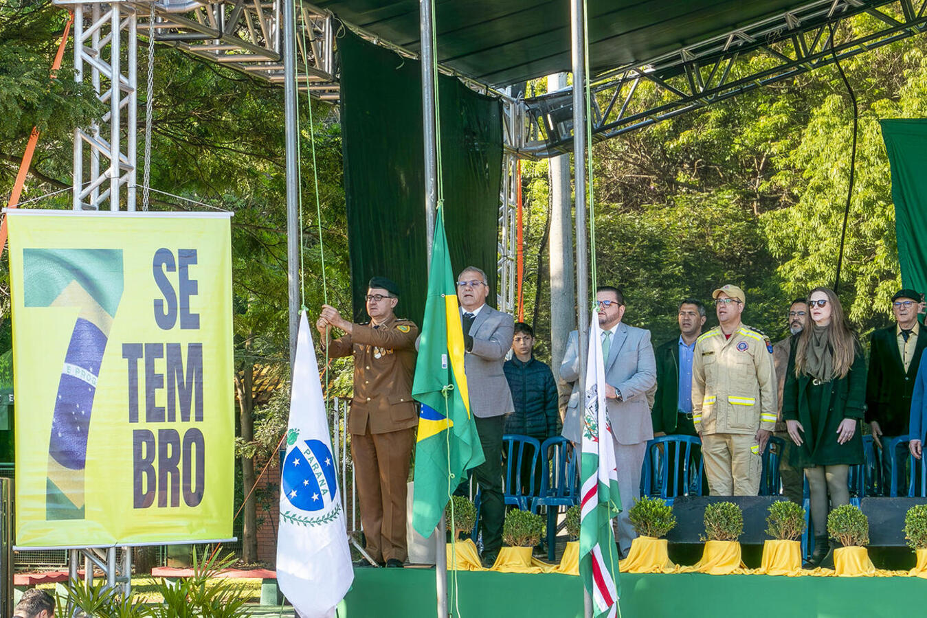 Programação nesta segunda reuniu instituições de ensino, forças de segurança e entidades da sociedade civil, em uma manhã dedicada à cidadania e ao civismo
