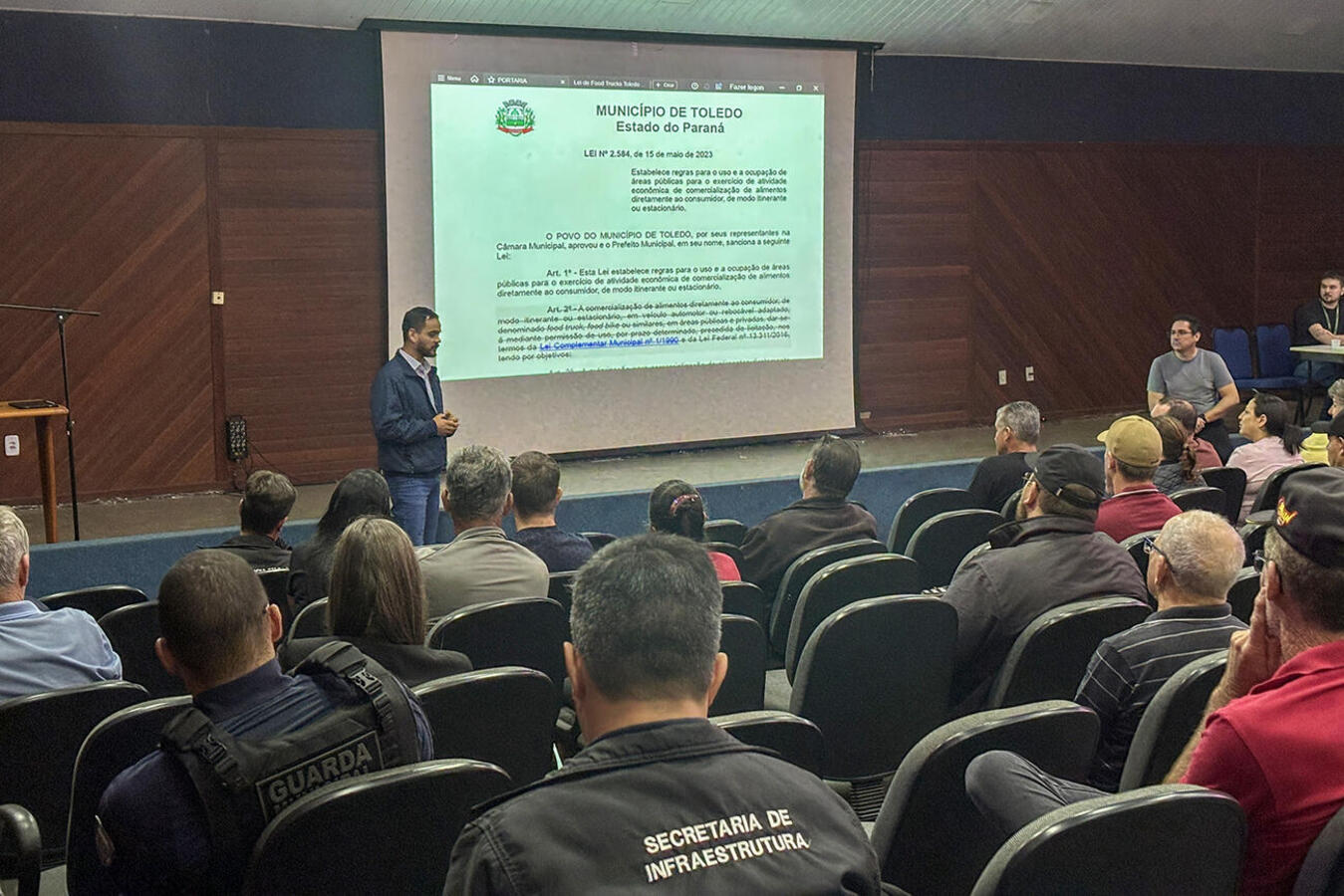 Empresários do setor puderam tirar dúvidas e fazer sugestões em reunião realizada na manhã desta terça-feira (1º) no auditório do Centro de Eventos Ismael Sperafico