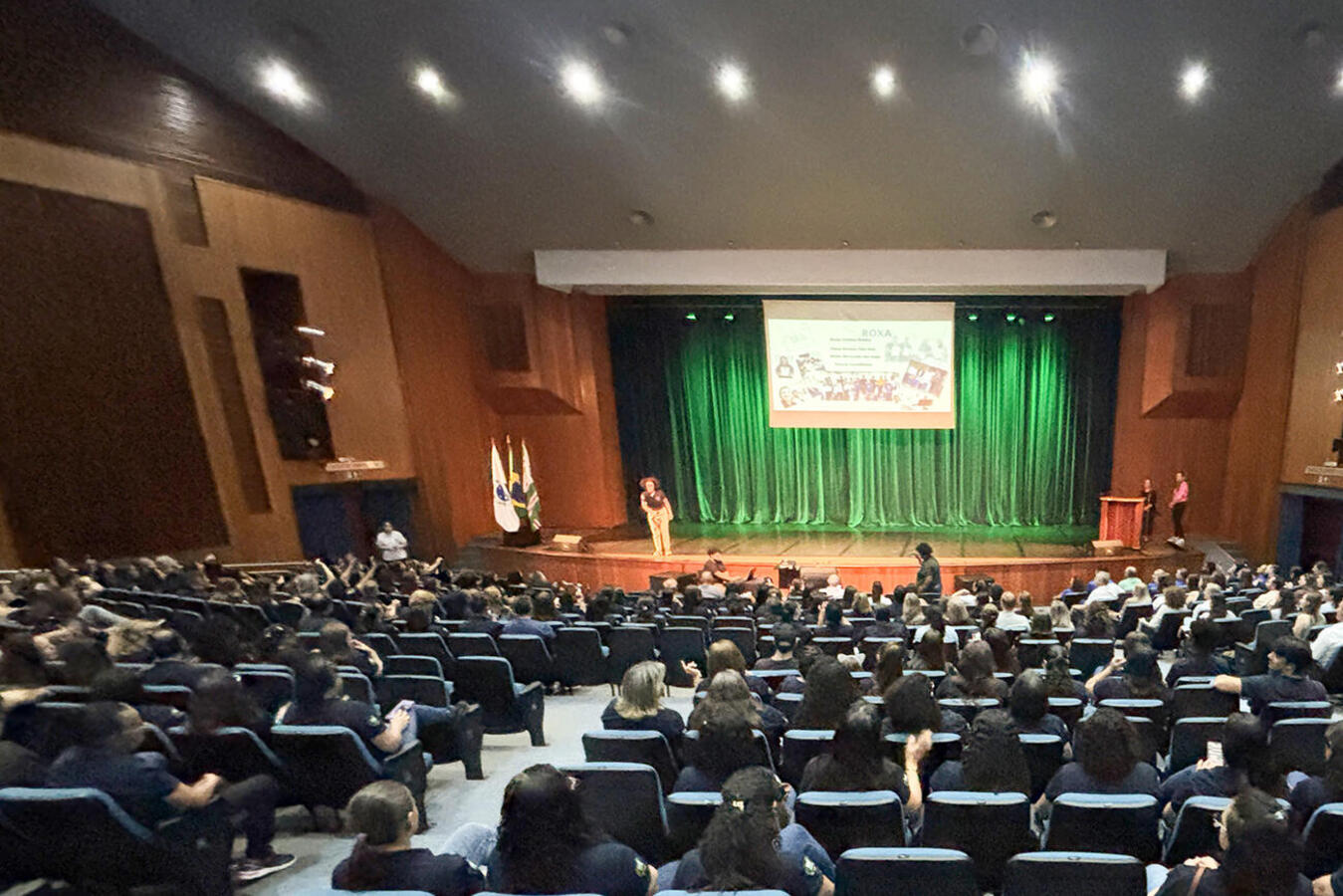 Solenidade no Teatro Municipal na tarde desta terça (29) reuniu 396 ACS e ACE de 16 municípios que concluíram curso técnico oferecido pelo Ministério da Saúde